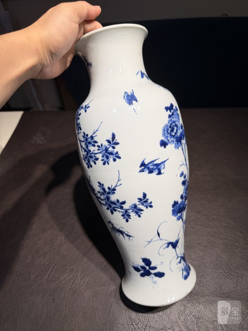 清康熙 青花山石花卉纹观音瓶 - 图8